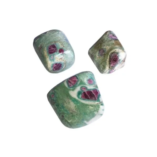 piedra rodada rubi sobre fucsita