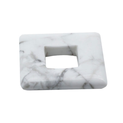 pendentif pi chinois ou donut howlite carré