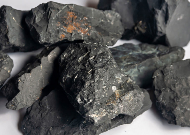 cuáles son los beneficios de la piedra de Shungit y cómo aprovecharla