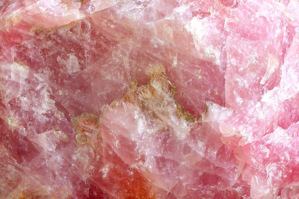 Piedra cuarzo rosa natural — cristal del amor universal y la compasión